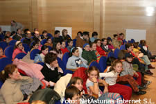 Les cuenques lideren la escolarización de escolinos de llingua asturiana